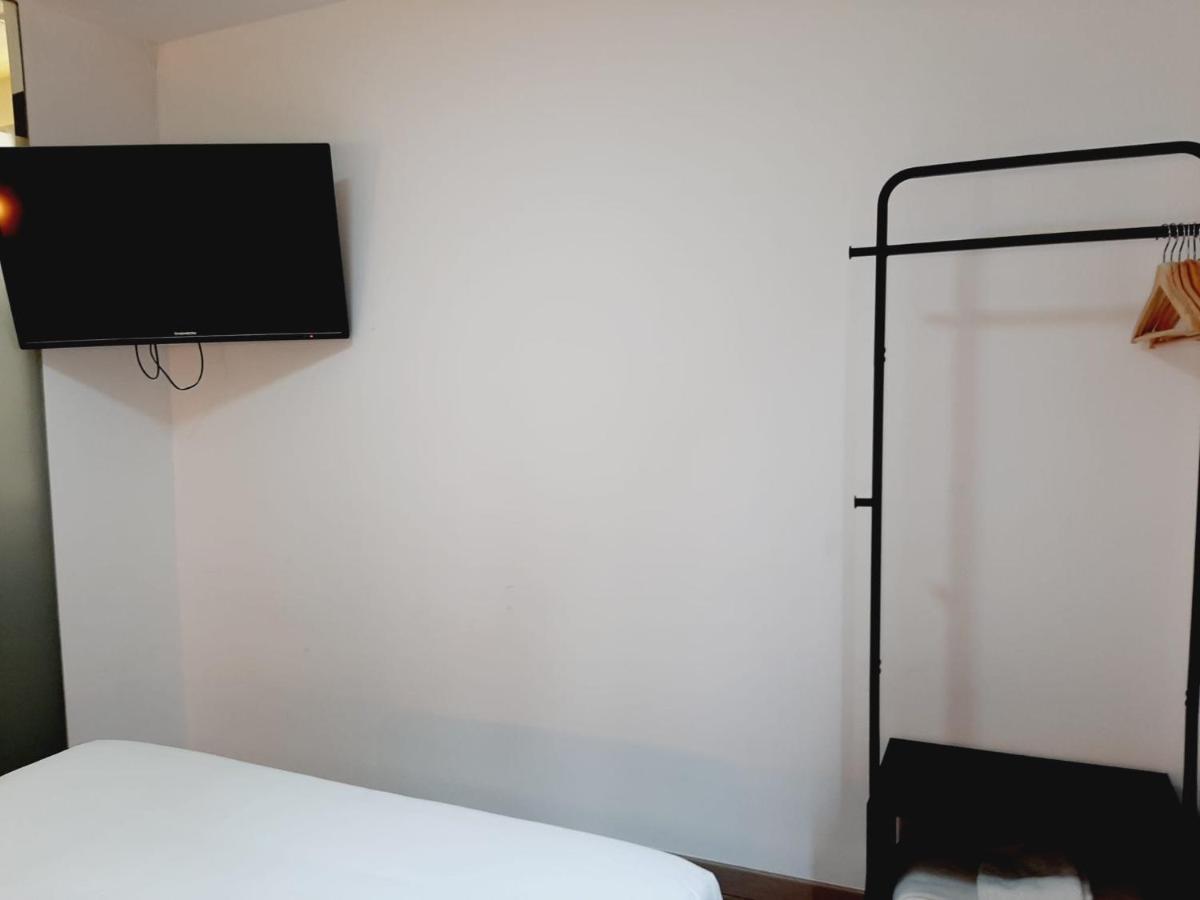 Hostal Laia By Gaiarooms Barcelona Exterior foto