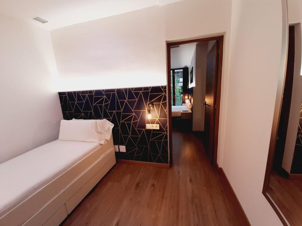 Hostal Laia By Gaiarooms Barcelona Exterior foto