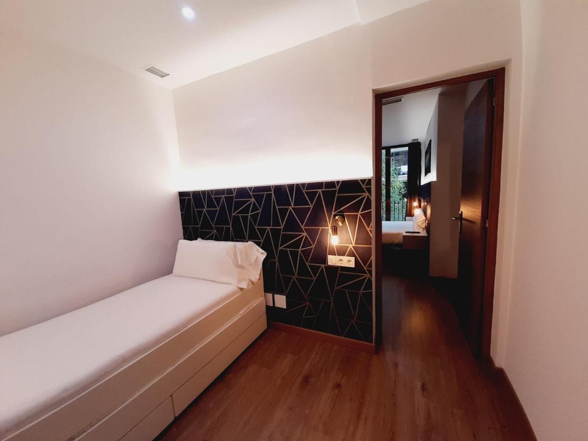 Hostal Laia By Gaiarooms Barcelona Exterior foto